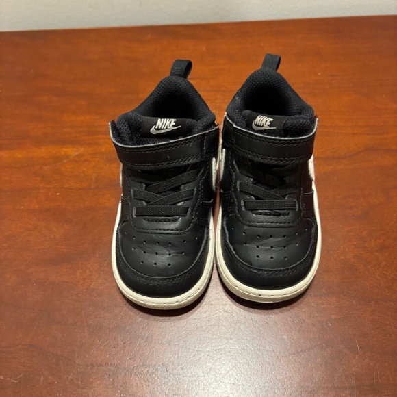 Nike Court Borough Low 2 TD in Black and White Child Size 6 - Picture 2 of 8